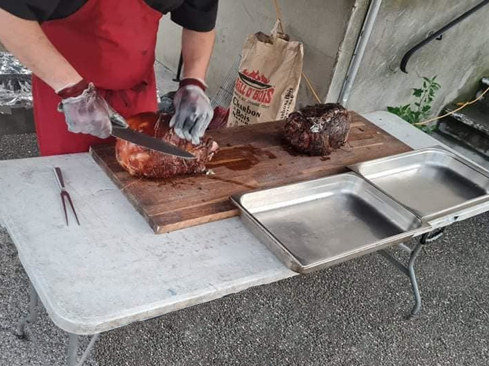 Découpe du jambon à la broche